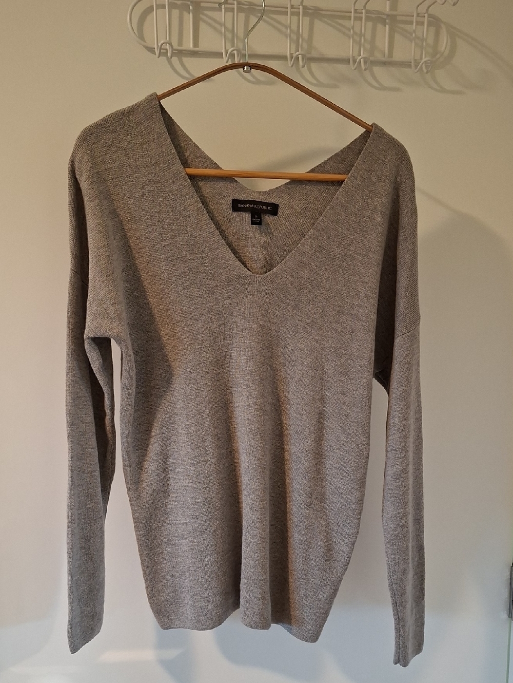Banana Republic Gray Marled V-neck Classic Merino Wool Sweater (Size S)